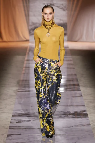 Look 30
